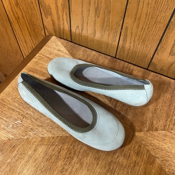 Patagonia" Light Blue Suede Slip-On Flats - Picture 5 of 11